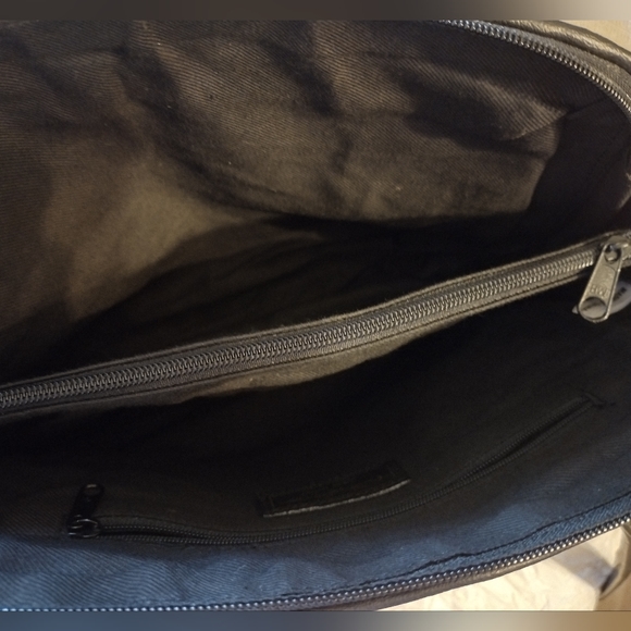 Allen Edwards Black Leather Crossbody - Picture 9 of 11